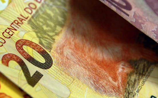 Salário mínimo é reajustado para R$ 1.621 e passa a valer em 1º de janeiro de 2026